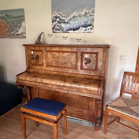 Trollhus - Grosses Familienfreundliches Ferienhaus ボルン エクステリア 写真