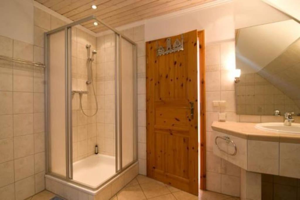 Trollhus - Grosses Familienfreundliches Ferienhaus ボルン エクステリア 写真