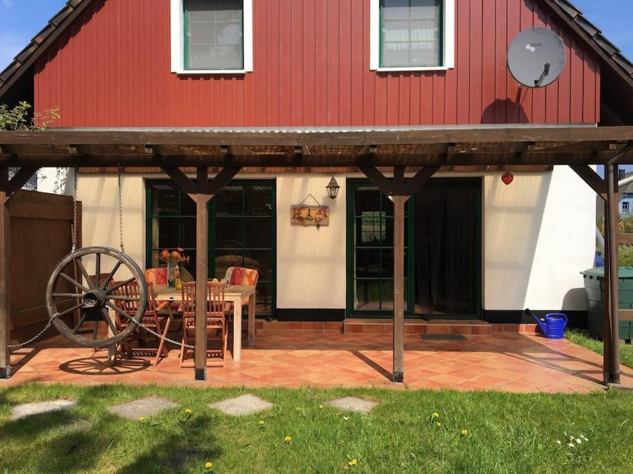 Trollhus - Grosses Familienfreundliches Ferienhaus ボルン エクステリア 写真