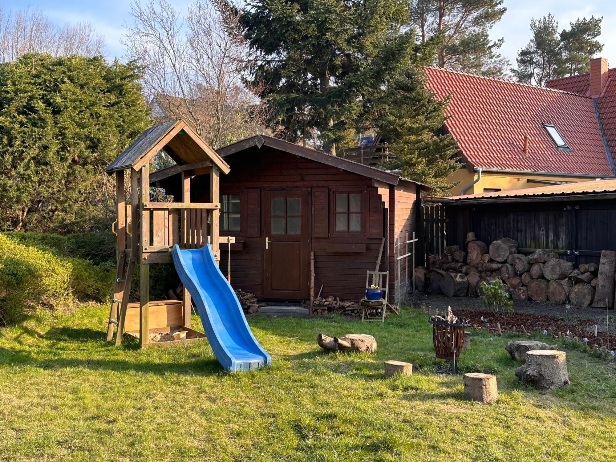 Trollhus - Grosses Familienfreundliches Ferienhaus ボルン エクステリア 写真